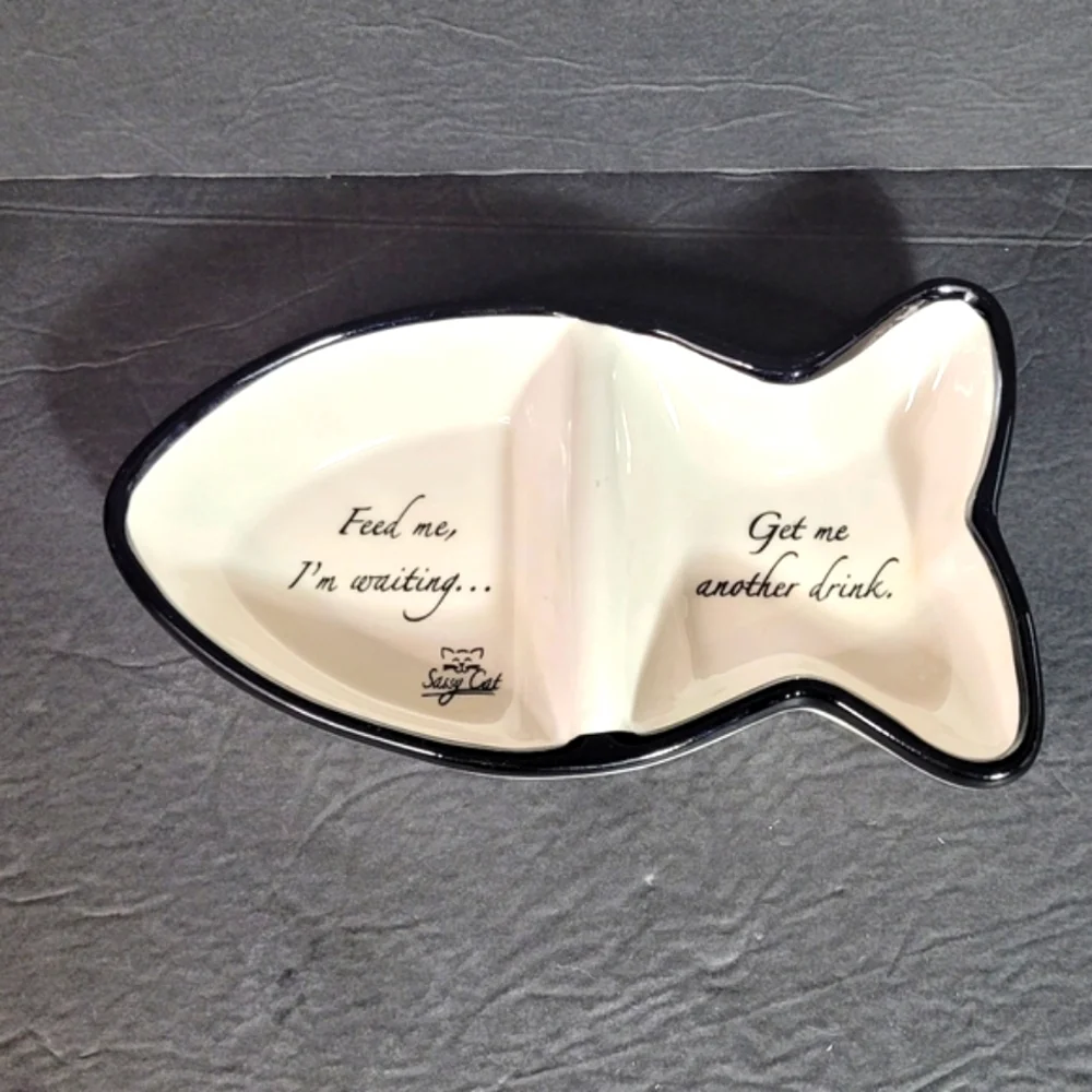 Sassy Cat Divided Pet Dish Fish Shaped NWOT